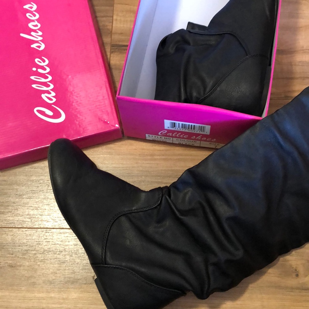 Black flat boots